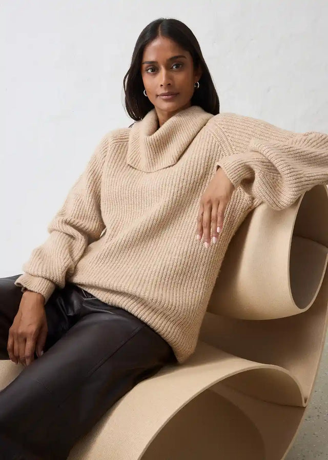 26100890