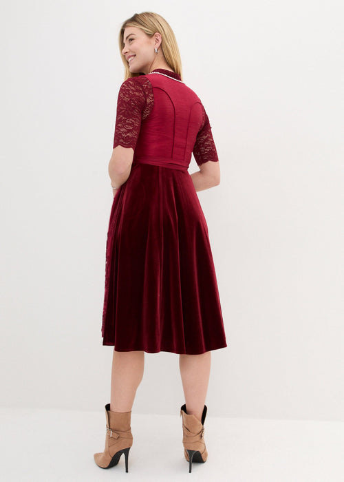 Dirndl s pregačom s vezom