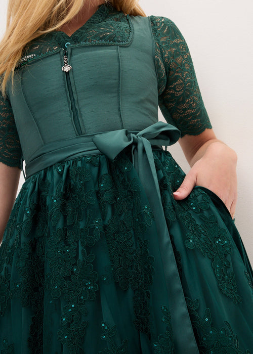 Dirndl s pregačom s vezom