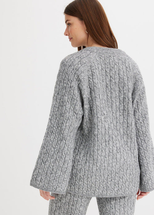 Oversize pulover s pletenicama