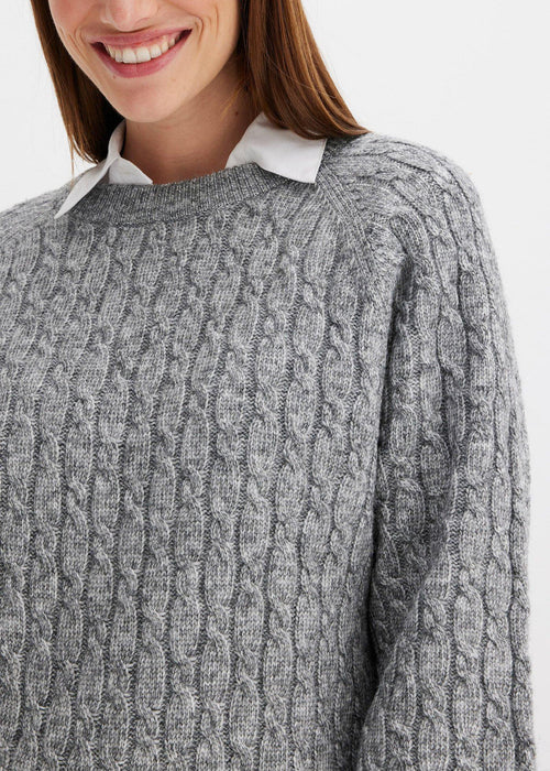 Oversize pulover s pletenicama