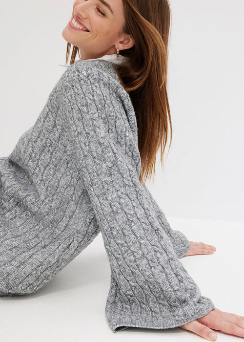 Oversize pulover s pletenicama