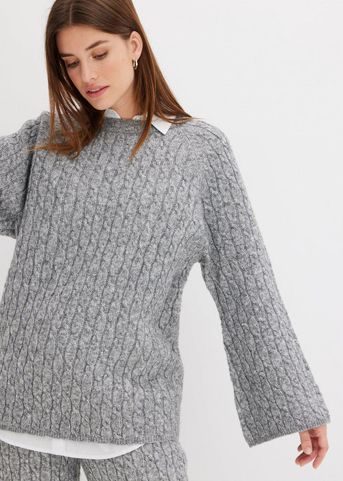 Oversize pulover s pletenicama
