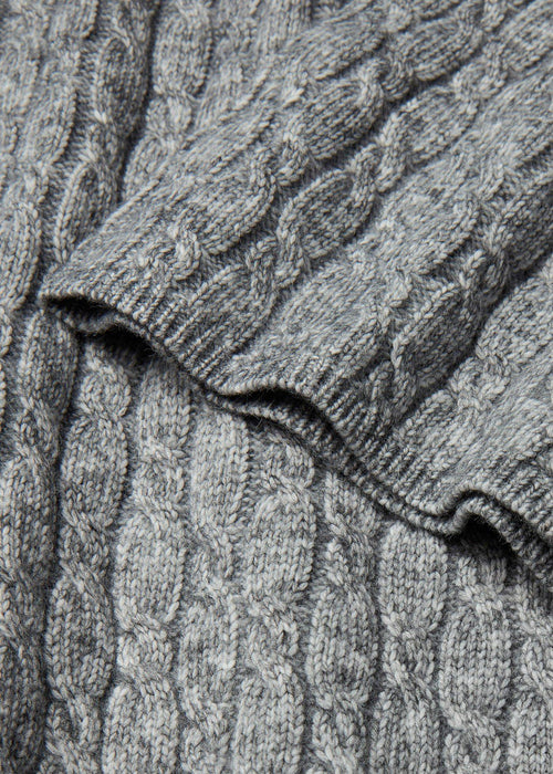 Oversize pulover s pletenicama