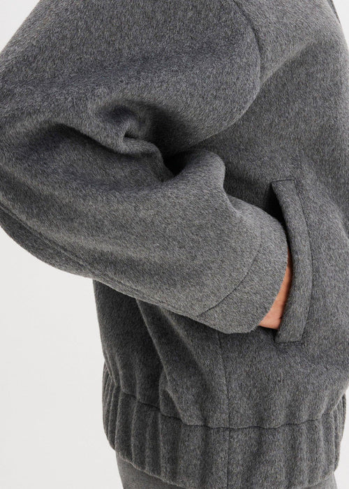 Oversize bomber jakna u izgledu vune