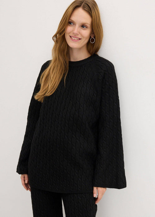 Oversize pulover s pletenicama