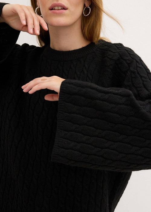 Oversize pulover s pletenicama