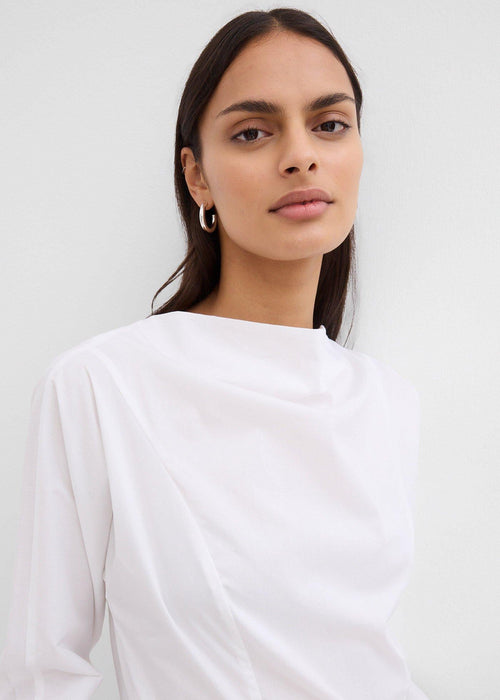 Bluza sa širokim izrezom
