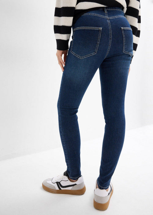 Traperice skinny kroja sa srednje visokim strukom kraćeg kroja