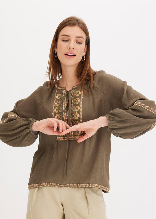 Bluza s vezom od materijala sa strukturom