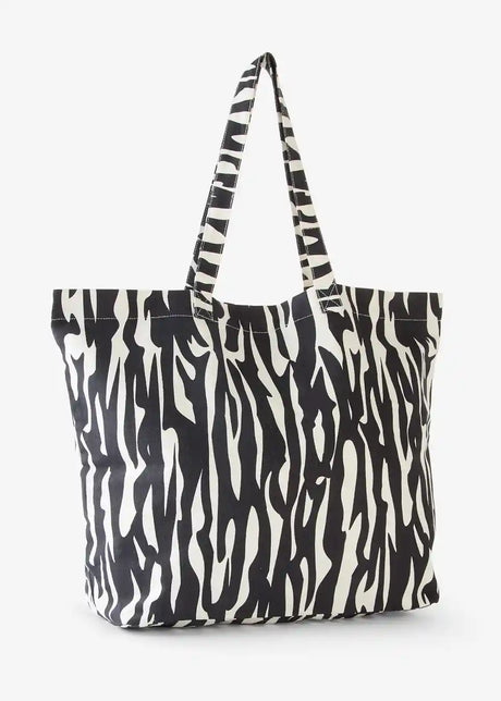25032437