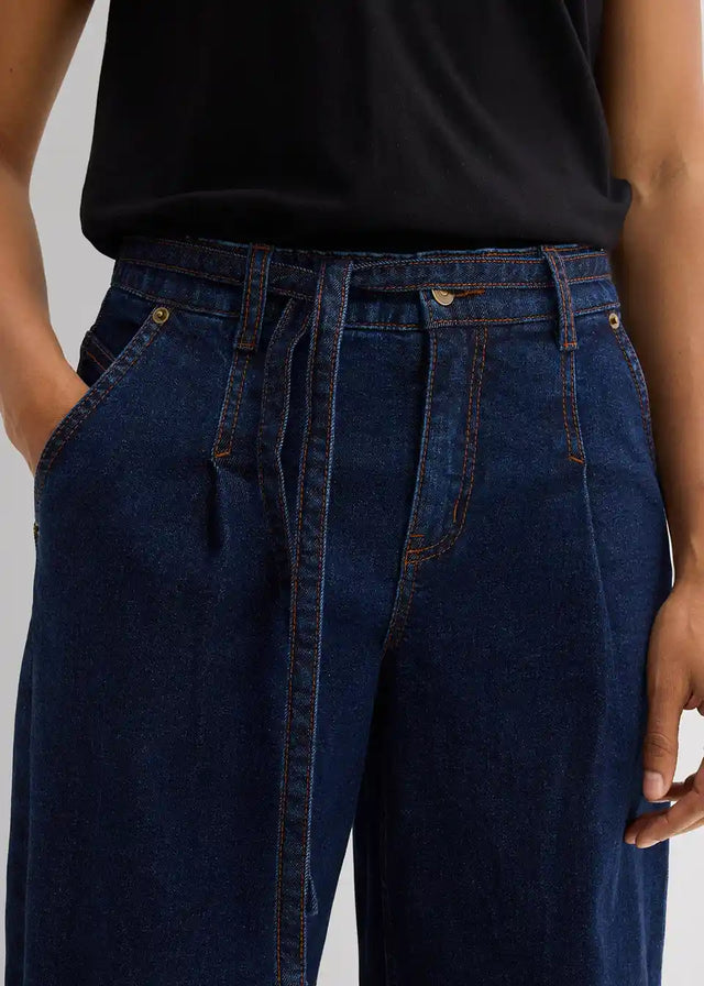25180685
