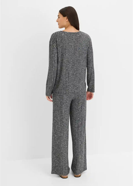 26093904