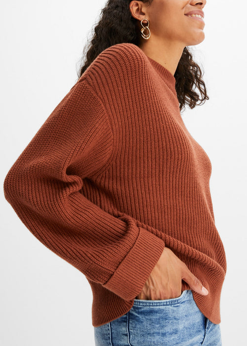 Rebrasti pulover sa širokim rukavima